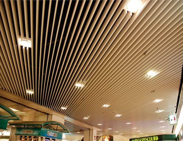 système de plafond encastré à baffles en U en bois d'aluminium