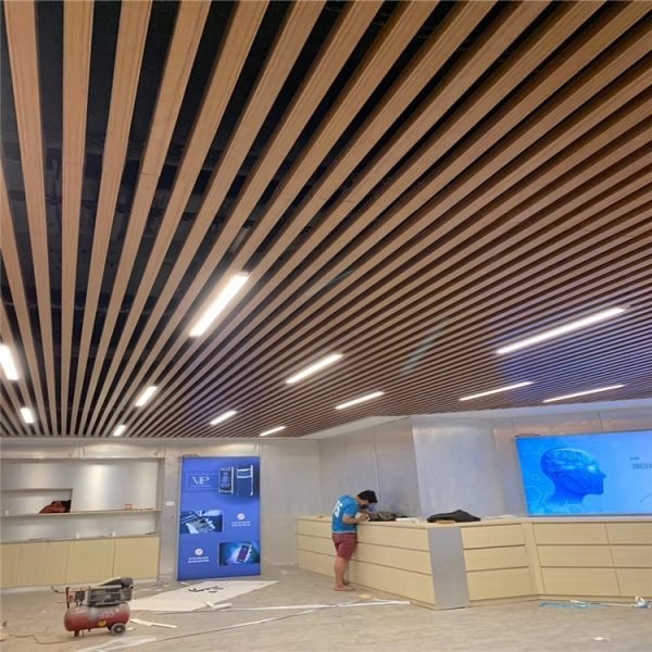 système de plafond encastré à baffles en U en bois d'aluminium